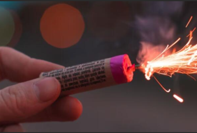 Βέλο Κορινθίας: Σοβαρός τραυματισμός δύο νεαρών από έκρηξη βεγγαλικού – 24χρονος ακρωτηριάστηκε, 19χρονος κινδυνεύει να χάσει το μάτι του